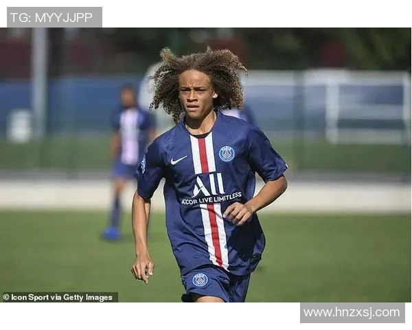 哈维西蒙斯的足球之路：从天才少年到职业联赛的闪耀明星